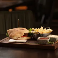 Чиз бургер — Arena Restaurant & Playground, Струмица
