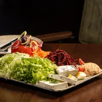 Репрезентативна салата за 4 особи — Arena Restaurant & Playground, Струмица