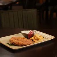Похована пилешка шницла — Arena Restaurant & Playground, Струмица
