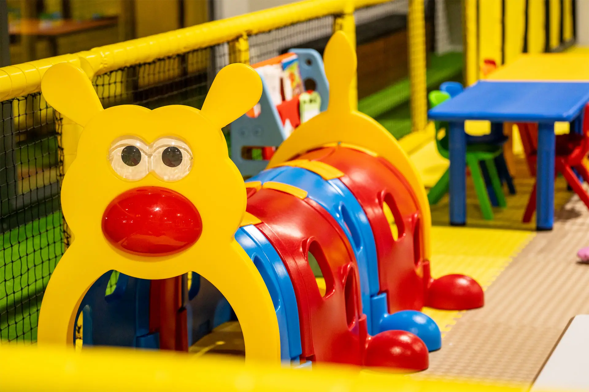 Атмосфера во Arena Restaurant & Playground — фотографија 14